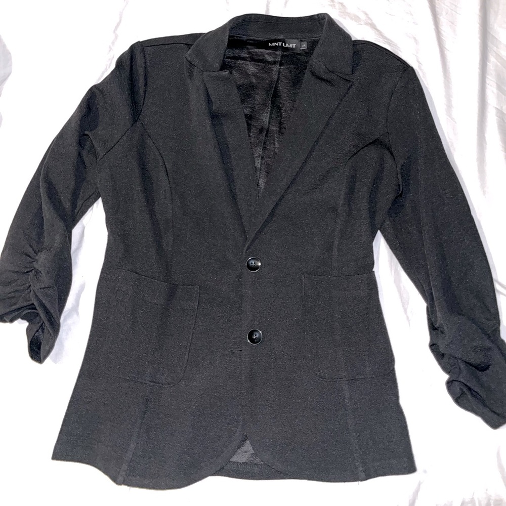 Black thin blazer with 3/4 sleeve and scrunch detail on sleeve.